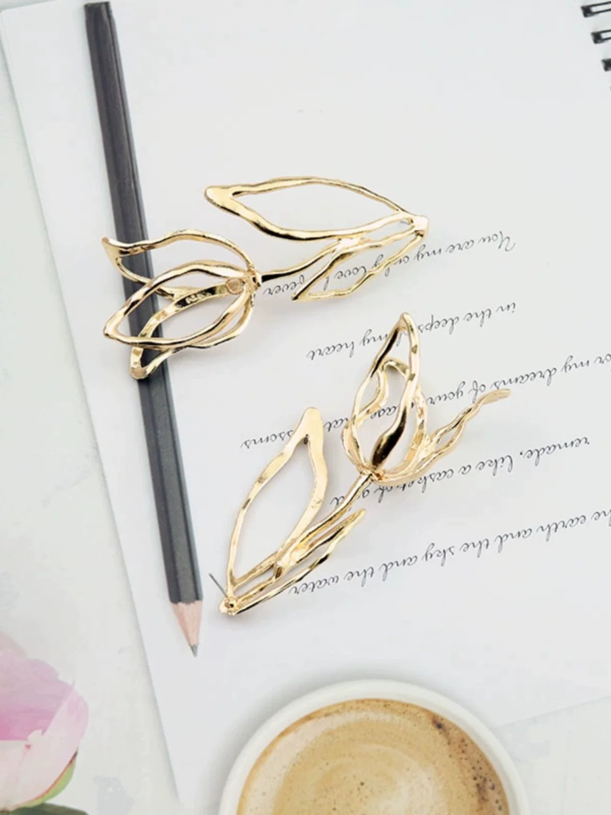 European And American Big-Name Original Designs, Niche Metal Flowers, Antique Simple Earrings, Personalized Versatile Street Style Popular Earrings