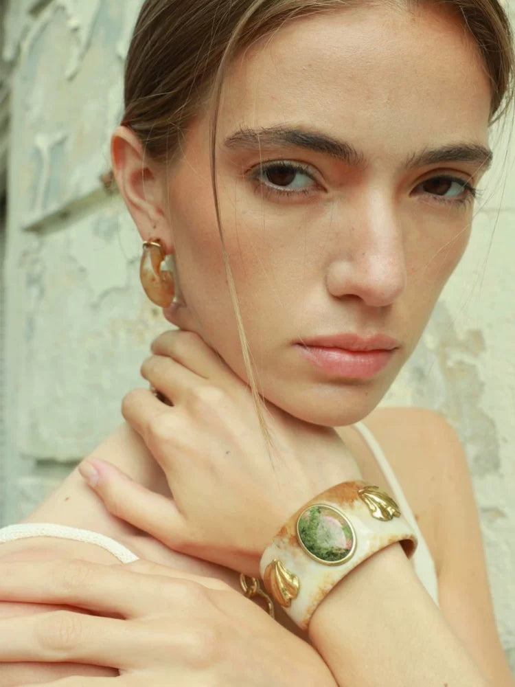 Wide Version Shell Flower Green Stone Bracelet For Women European And American Light Luxury Niche High-End Holiday Style Resin Open Bracelet Bracelet