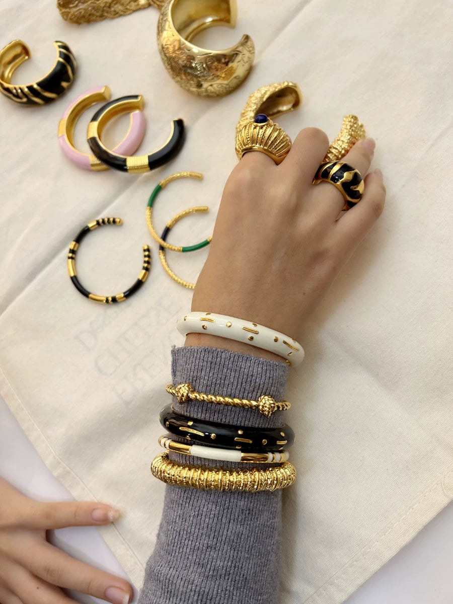 French Niche Design Aurel*Ebiderm*Nn Black And White Gold Rivet Enamel Glaze Open 𫔭 Mouth Bracelet European And American Middle Ages