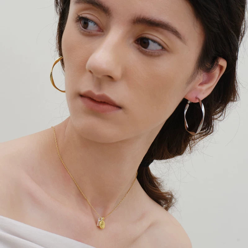 French Simple Temperament, High-End European And American Curves, Line Waves, Möbius Rings, Gold-Plated Silver Earrings