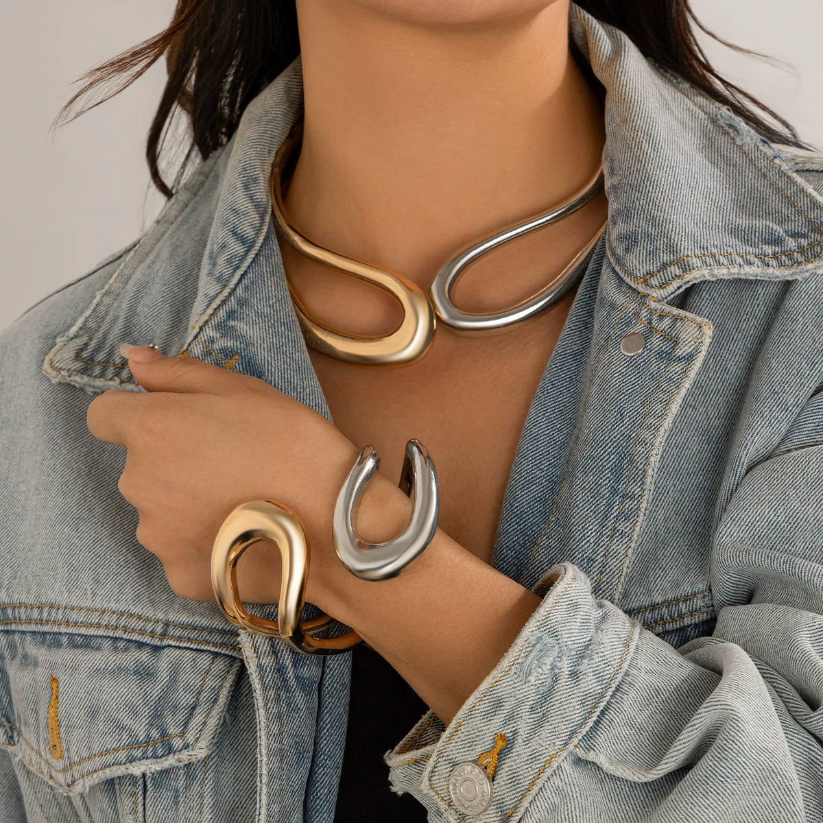 European And American Cross-Border Exaggerated Glossy Ring Metal Style Choker Necklace Ancient Hollow Irregular Spring Necklace For Women