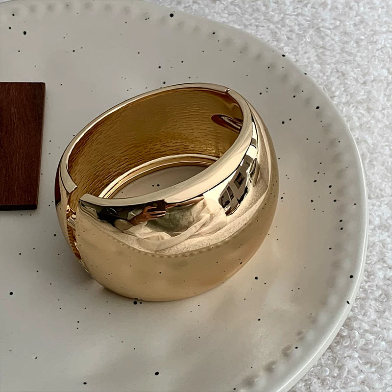 Detsccda | Niche High-End Wide Metal Curved Glossy Open Bracelet 2026 New Light Luxury European American Trendy Women’s Fashion Jewelry