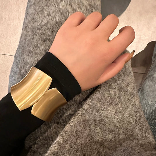European And American Retro Exaggerated Metal Wide Brushed Bracelet Women'S Niche Temperament Bracelet 2024 Autumn And Winter Sweater Accessories