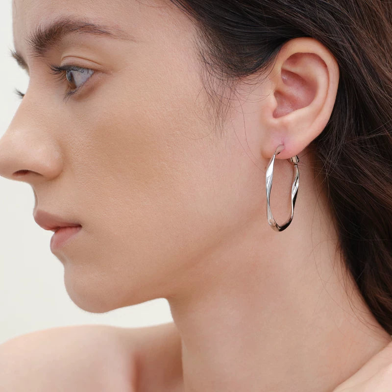 French Simple Temperament, High-End European And American Curves, Line Waves, Möbius Rings, Gold-Plated Silver Earrings