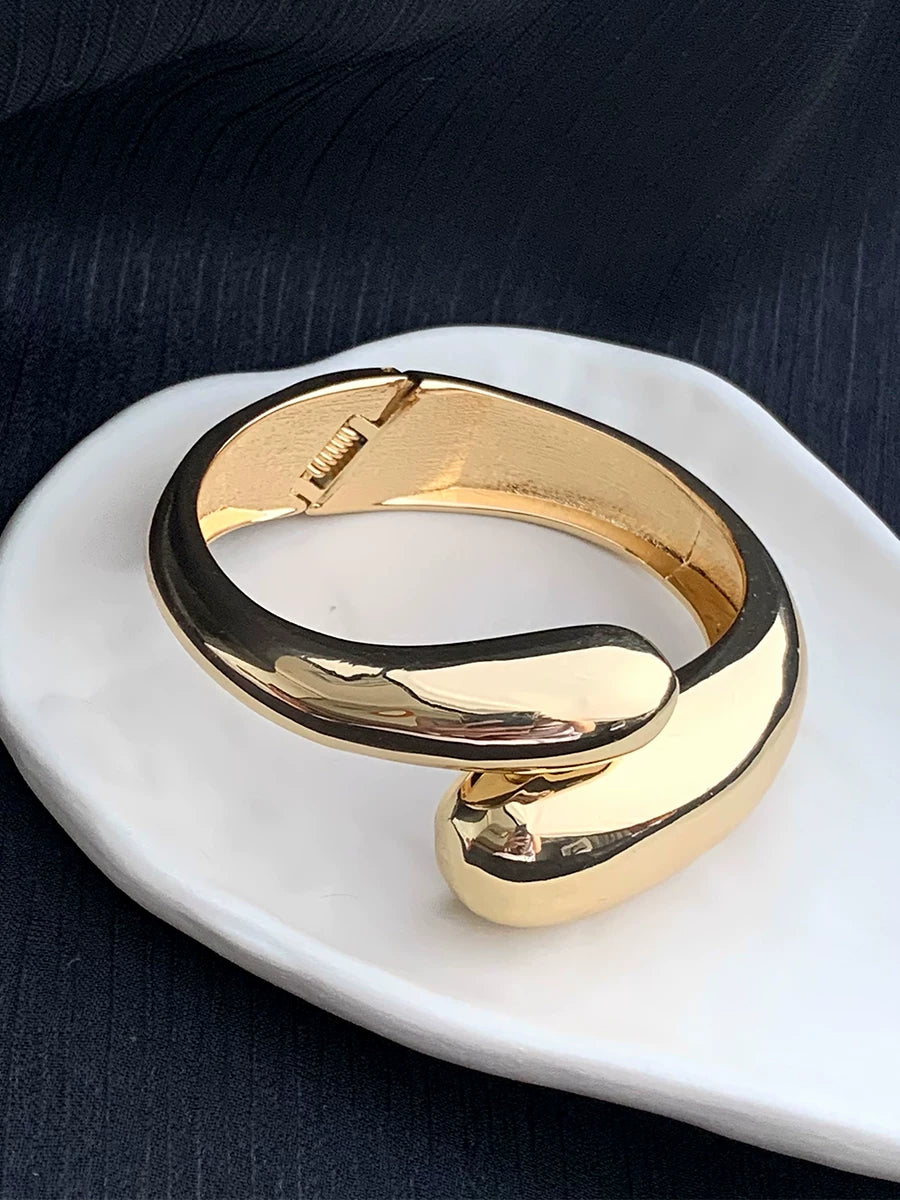 European And American Metallic Style Geometric Glossy Cross Vintage Bracelet For Women In Accessible Luxury Niche High End Sophisticated Bracelet Armband