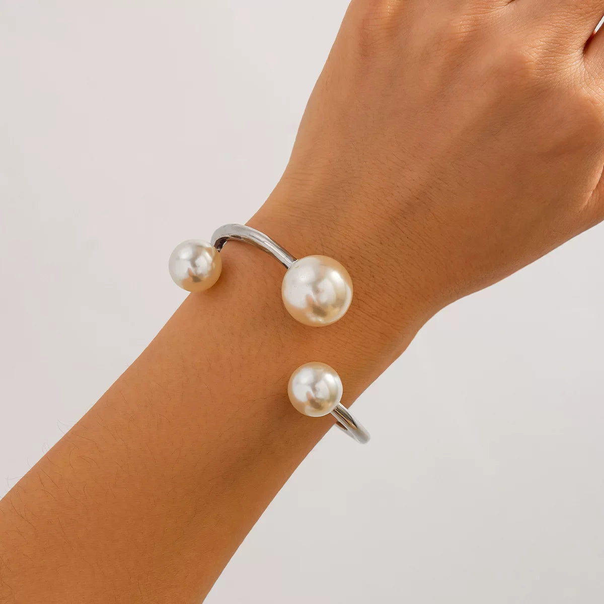 Detsccda | 2026 Irregular Metal Line Open Bracelet with Imitation Pearl Accent for Everyday Styling