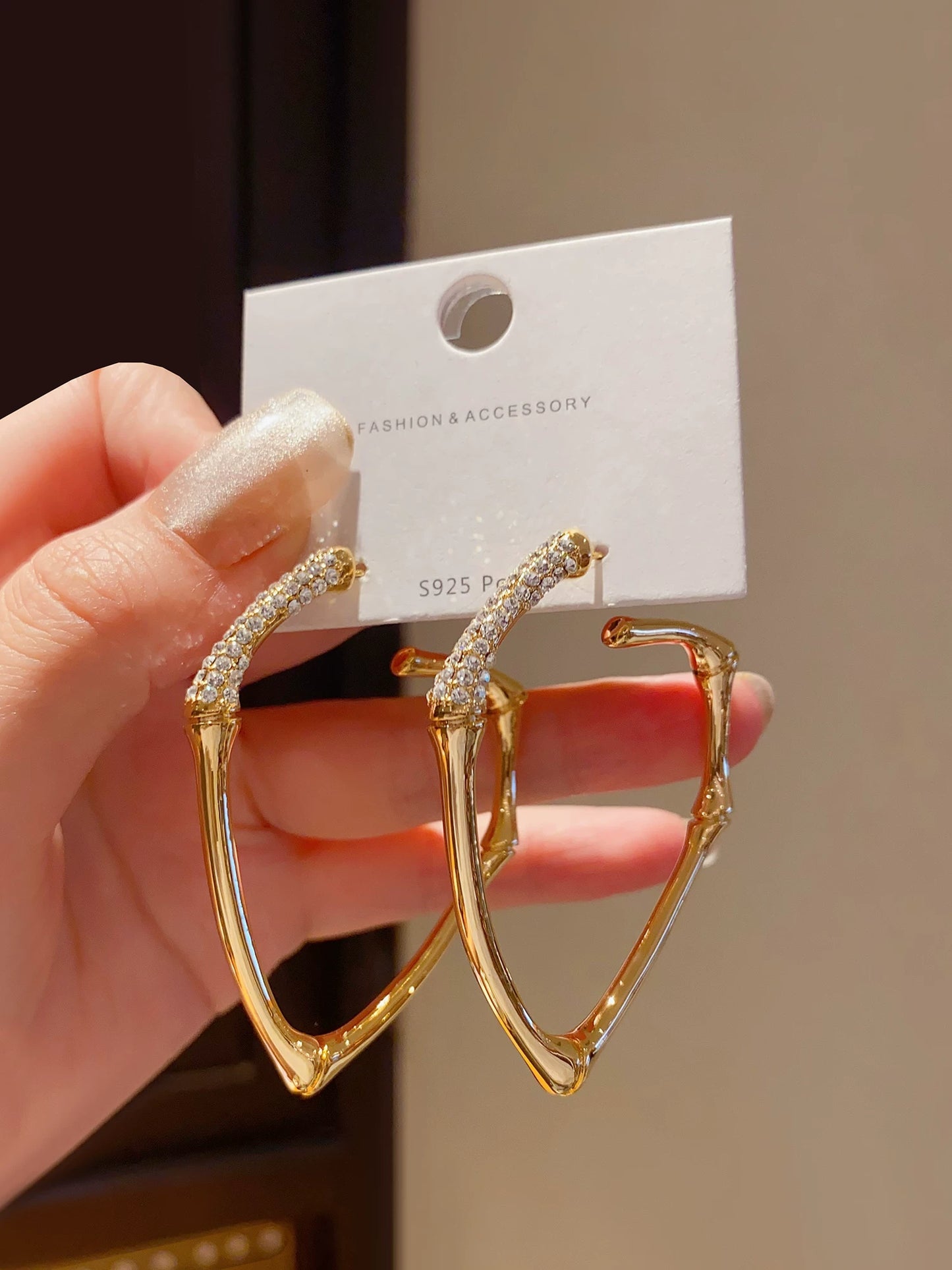 European And American Retro Exaggerated Geometric Irregular Ear Hoop Earrings For Women, Simple And Unique Design, Light Luxury Large Hoop Earrings