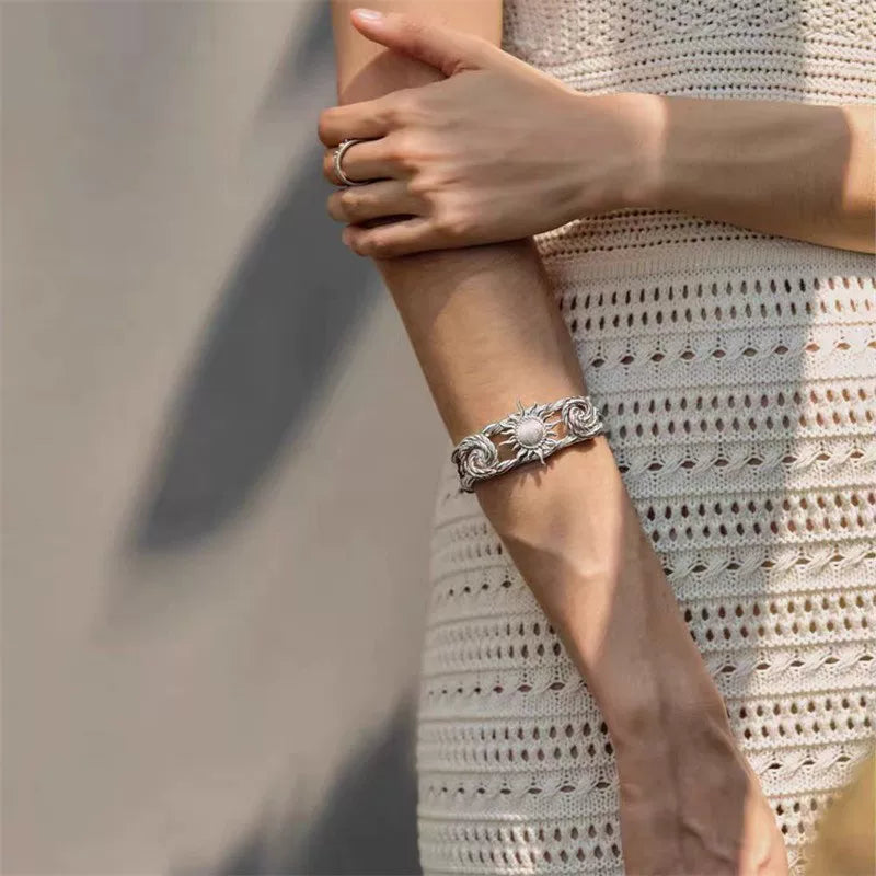 Detsccda | Retro Sunrise Hollow Braided Rope Bracelet Women’s Spring Summer Light Luxury Niche High-End Fashionable Temperament Hand Jewelry