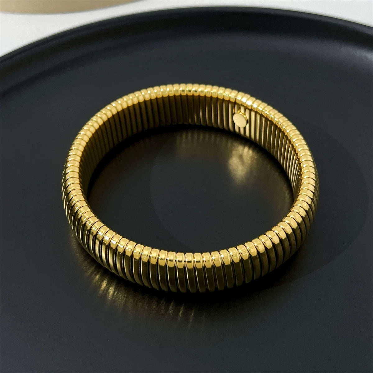 Threaded Metal Wide Spring Bracelet For Women, European And American Personality, Exaggerated, Fashionable, Versatile, Retro Temperament Bracelet, Bracelet