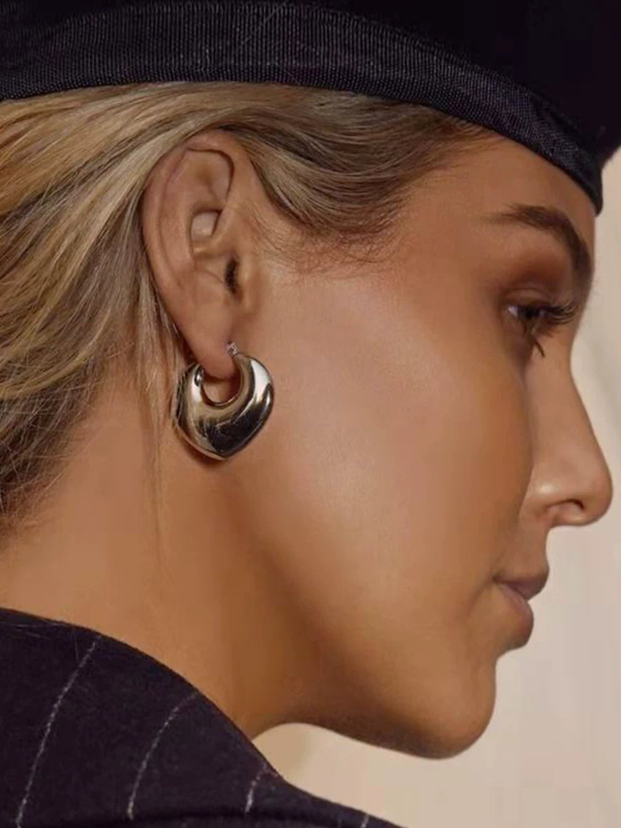 Jilifang European And American Ins Blogger Geometric Love-Shaped Metal Titanium Steel Hollow Weight-Reducing Anti-Allergic Earrings Hoops