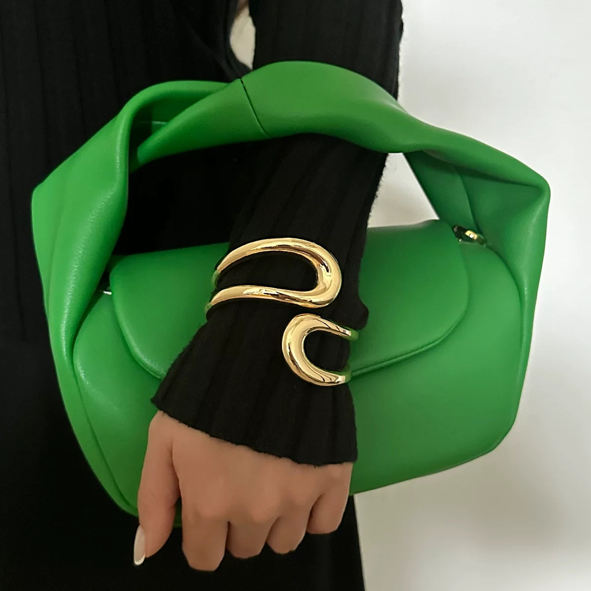 European And American Cross-Border Exaggerated Glossy Ring Metal Style Choker Necklace Ancient Hollow Irregular Spring Necklace For Women