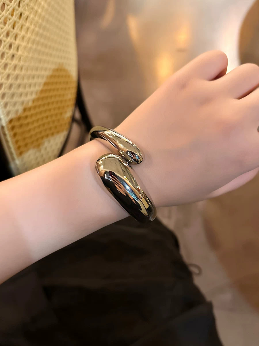 European And American Metallic Style Geometric Glossy Cross Vintage Bracelet For Women In Accessible Luxury Niche High End Sophisticated Bracelet Armband