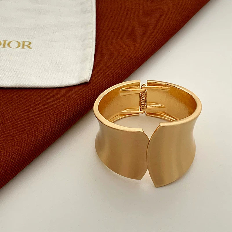 European And American Retro Exaggerated Metal Wide Brushed Bracelet Women'S Niche Temperament Bracelet 2024 Autumn And Winter Sweater Accessories