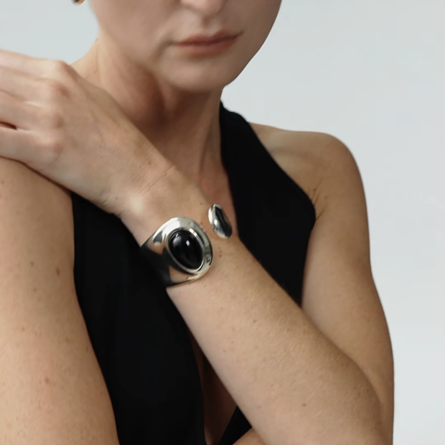 Niche Design Black Onyx Inlaid Bracelet New Chinese Style Metal Opening Adjustable Bracelet European And American Fashion Versatile Women